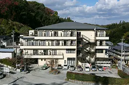 本館の外観（サムネイル）