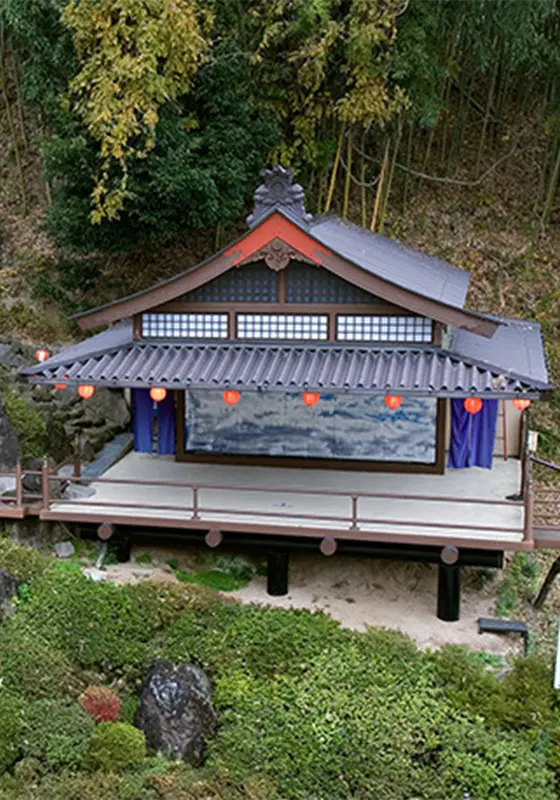屋外ステージ「昇竜の滝」